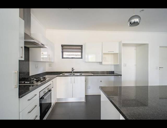 3 BEDROOM TOWNHOUSE FOR SALE IN BRYANSTON